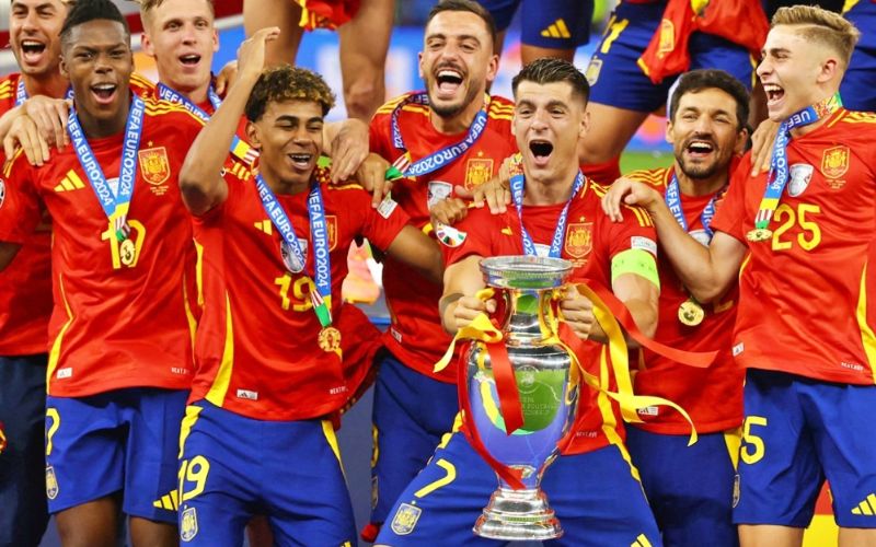 Tây Ban Nha - Những chú bò tót làng bóng đá